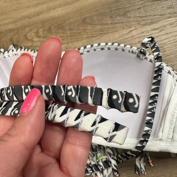 La vie en rose chevron bikini with fringe and scrunch bum - Picture 6 of 9